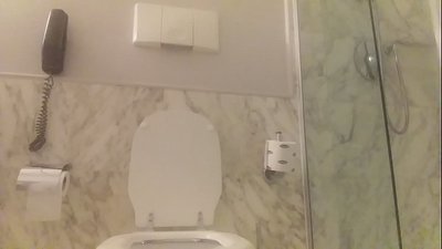 Fil-bathtub b'redhead.