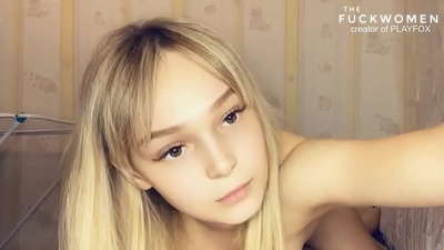 Schoolgirl insatiable tagħti tgħaffiġ pulsating creampay orali lill-klassi