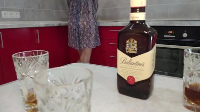 Sess mal-mara ta' ħabib fis-sakra. Nispera li ma noqgħodx tqila.